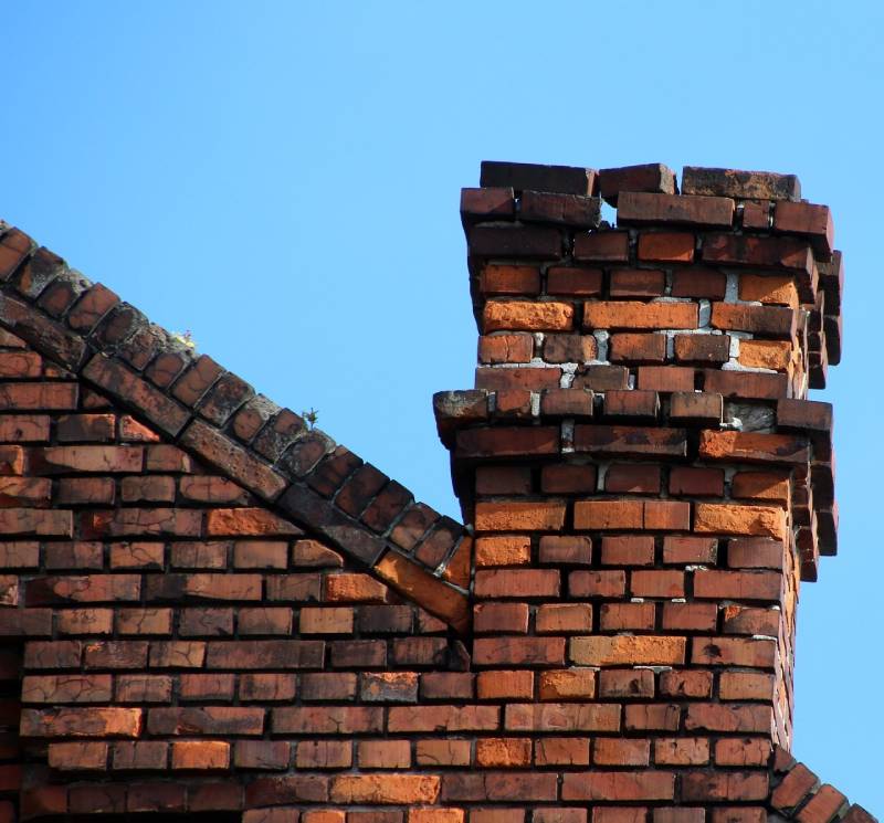 Signs Your Trabuco Canyon Home Needs a Chimney Inspection Damaged chimney on an Trabuco Canyon home showing cracks and missing mortar